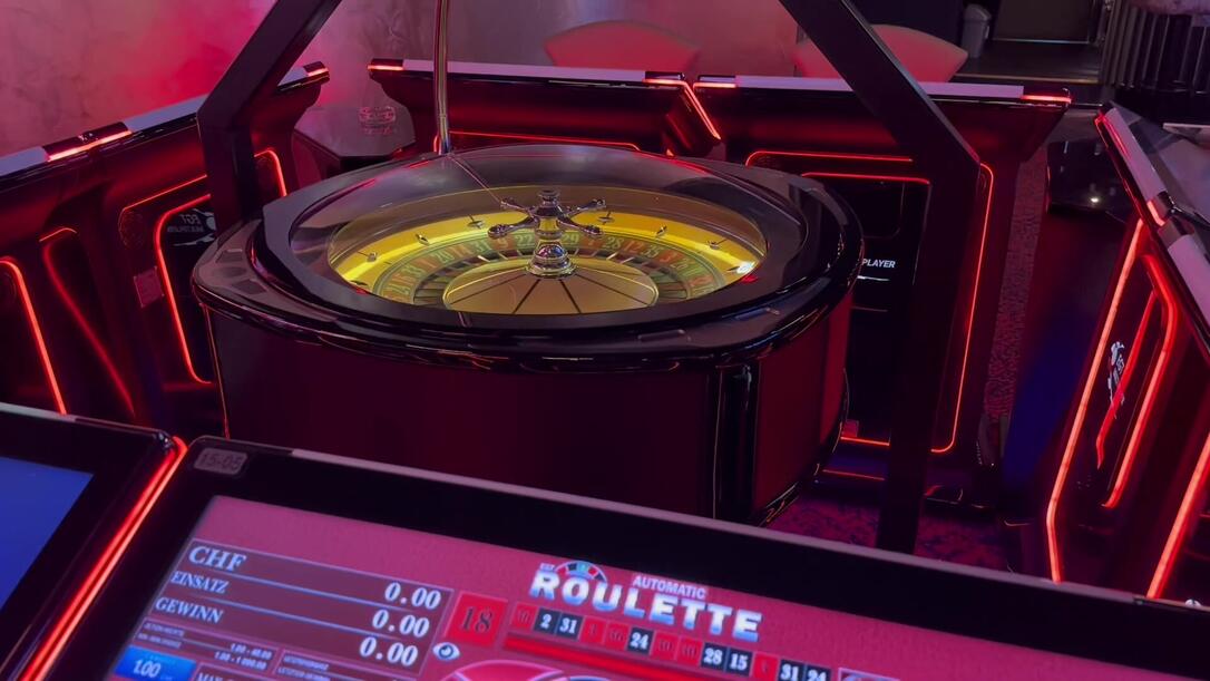 Black Jack-Tische, Roulette-Maschinen und Poker Face