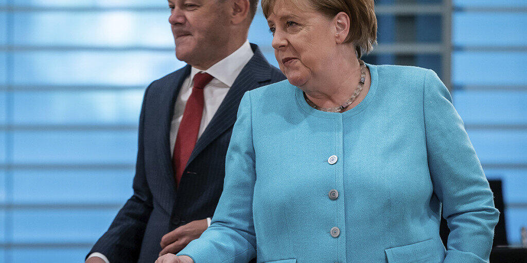 Der deutsche Finanzminister Olaf Scholz und die Bundeskanzlerin Angela Merkel rufen ihre EU-Partner zur Kompromissbereitschaft bei den Verhandlungen über den EU-Wiederaufbauplan auf. (Archivbild)