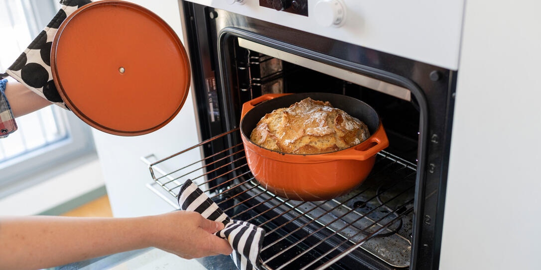BACKEN, BROTBACKEN, KUECHE, BACKOFEN, OFEN,  ZUBEREITUNG,