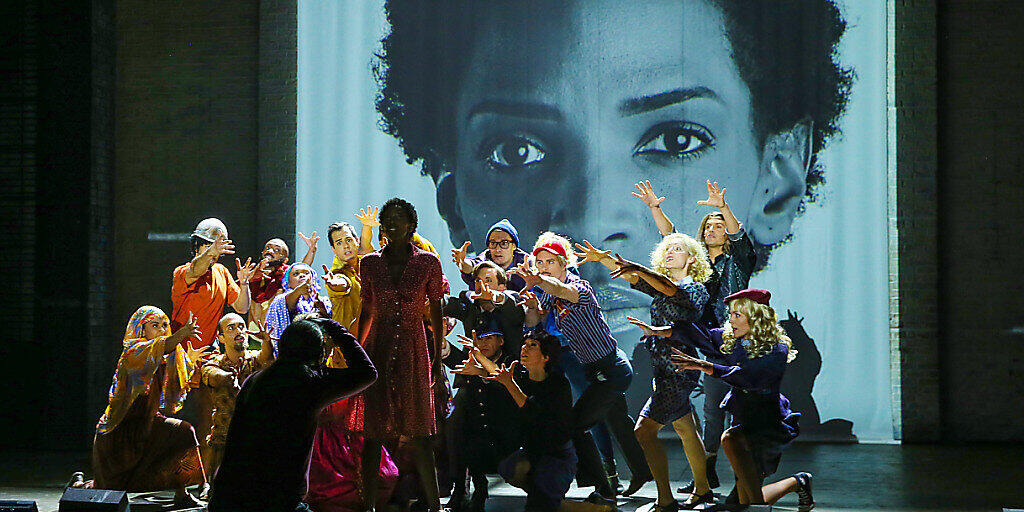 Szenenbild aus dem Musical Wuestenblume, aufgenommen bei einer Probe am Mittwoch im Stadttheater St. Gallen.