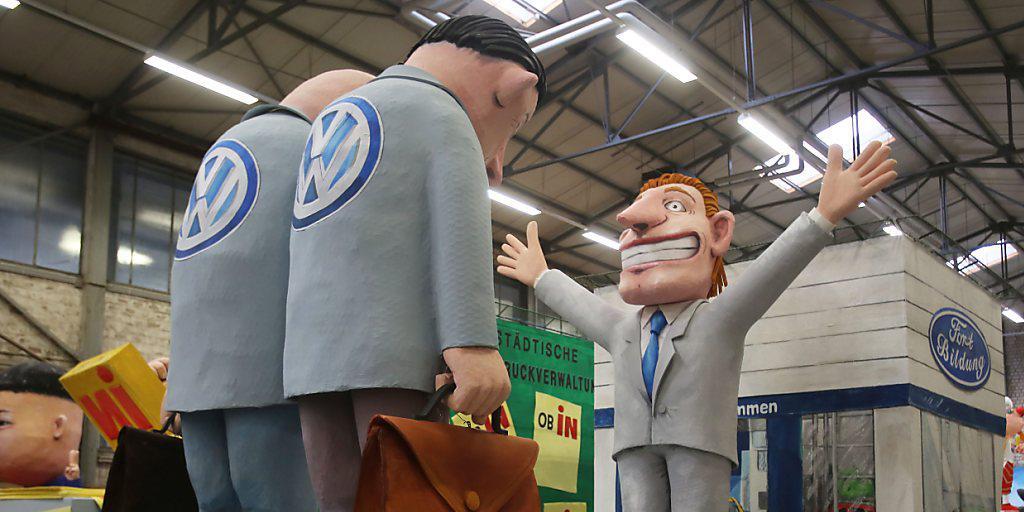 Der Abgas-Skandal bei Volkswagen ist erwartungsgemäss auch ein Thema der Kölner Fasnacht.(Keystone)