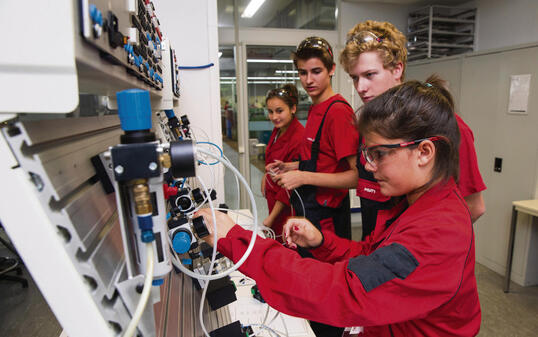 Mädchen Techniktag Hilti Schaan