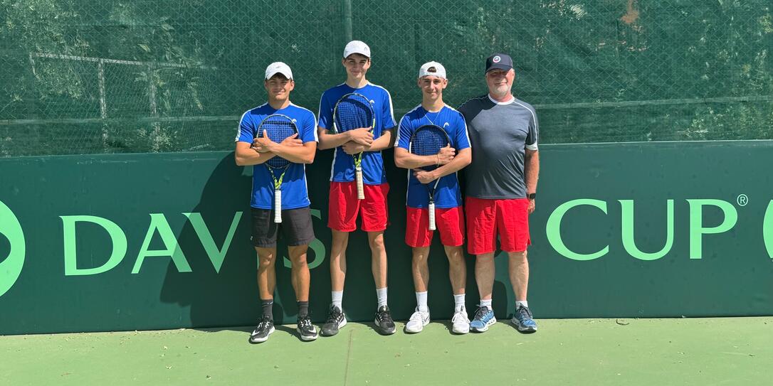 Serafin Zünd, Leo Hanke, Moritz Glauser und Trainer Jösy Banzer schwitzen derzeit in Tirana.