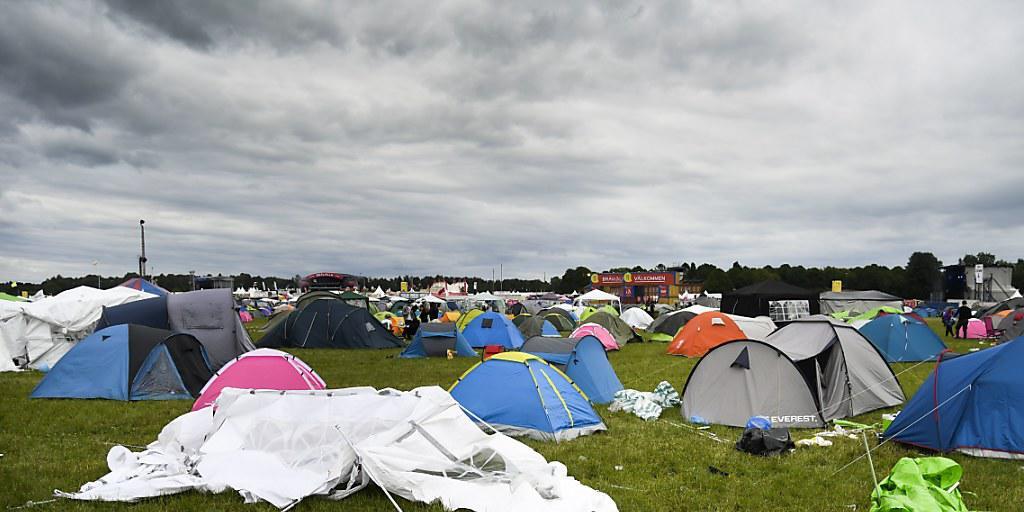 So friedlich wie es hier am letzten Tag des Bravalla Festival in Norrkoping scheint, ist der Anlass nicht verlaufen. Wegen der vielen sexuellen Übergriffen wurde die Ausgabe von nächstem Jahr abgesagt.