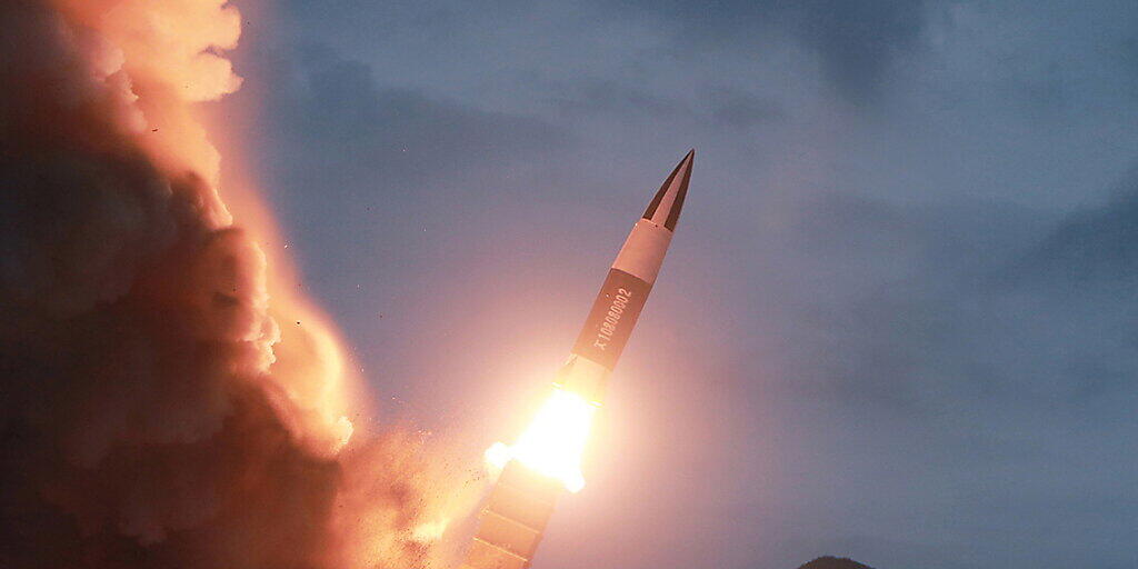 Der sechste Test innert weniger Wochen: Nordkorea feuerte am Freitag erneut Raketen ins Ostmeer ab. (Symbolbild)