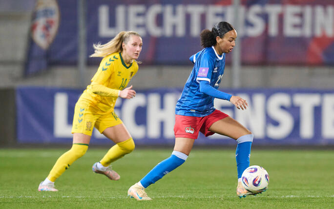 Bei ihrem Deb&uuml;t &uuml;berzeugte Joy Steck (r.) gleich direkt mit starken offensiven Aktionen.