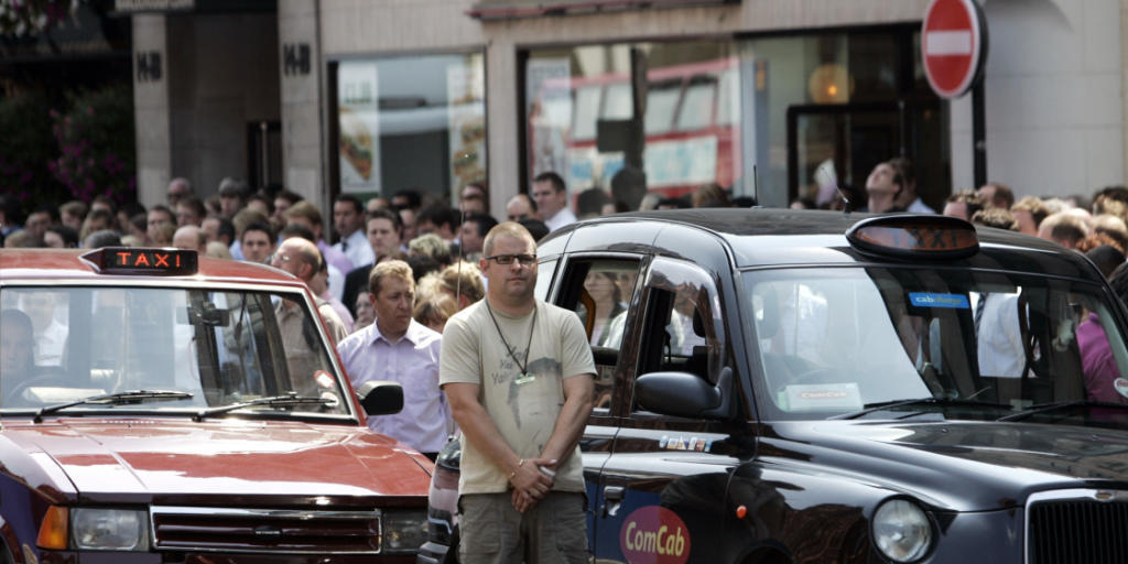 In Zukunft werden durch London auch "Black Cabs" mit Hybrid-Motoren fahren. (Archiv)