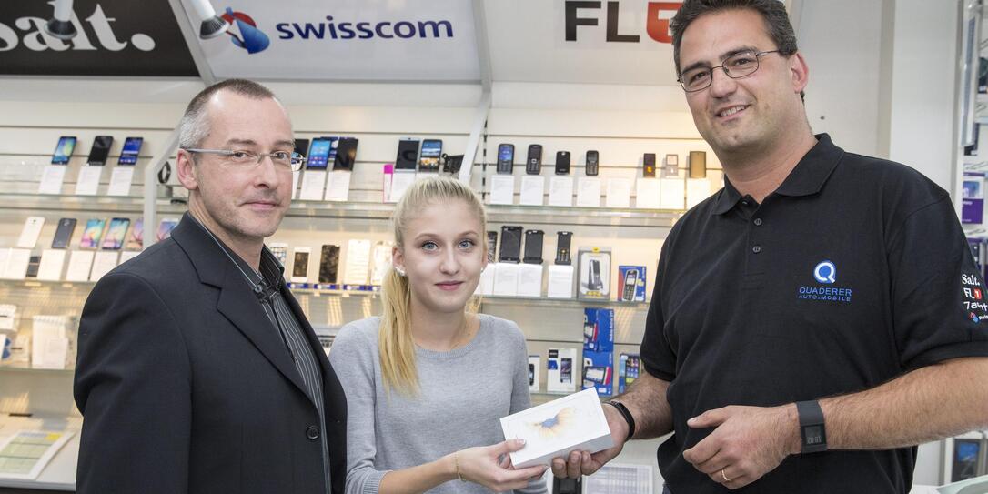 Preisübergabe erstes Iphone 6s Quaderer Schaan 150925