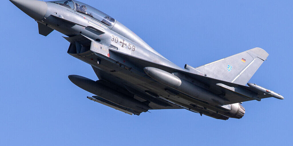 ARCHIV - Ein Eurofighter startet zu einem Übungsflug. Foto: Jens Büttner/dpa-Zentralbild/dpa