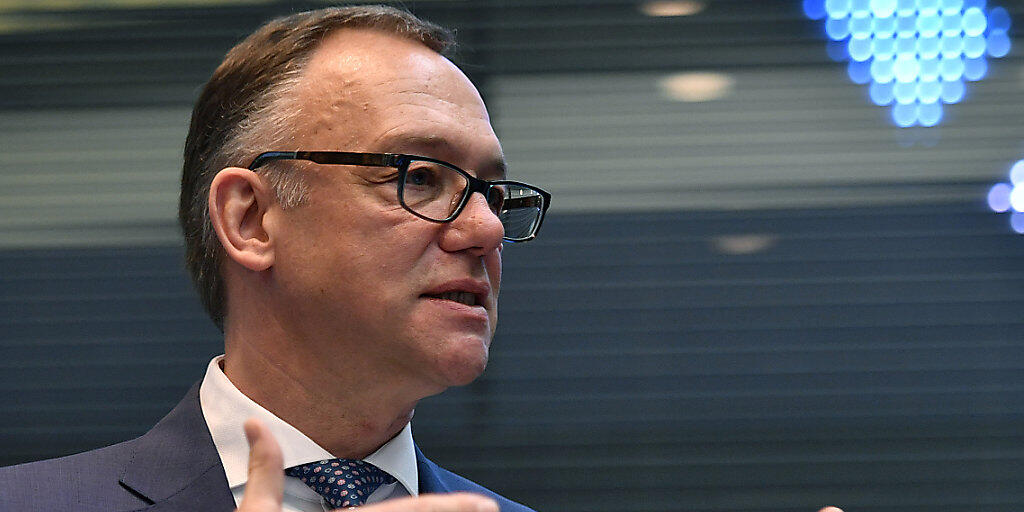 Der Chef von Kühne + Nagel, Detlef Trefzger, kann mit dem Geschäftsjahr 2017 mehr als zufrieden sein. Der Logistikkonzern erzielte nach dem Rekordergebnis des Vorjahres auch 2017 wieder eine neue Bestmarke. (Archiv)