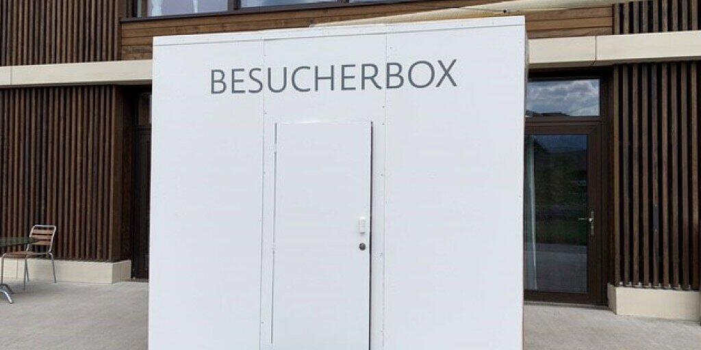 Die Besucherbox vor dem Steffisburger Pflegeheim.