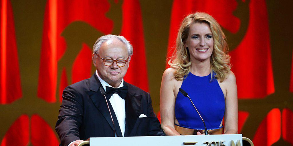 Preis-Stifter Hubert Burda mit seiner Ehefrau, der Schauspielerin Maria Furtwängler, an der Bambi-Verleihung in Berlin.