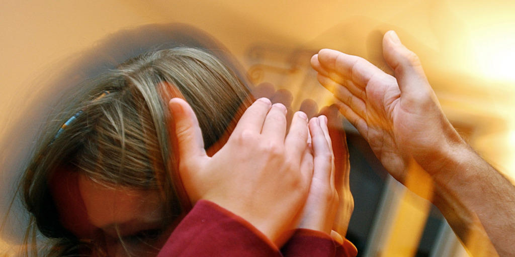 Ohrfeigen und andere Körperstrafen sollten laut Kinderschutz Schweiz in der Erziehung tabu sein. (Gestellte Aufnahme, Archivbild) Ohrfeigen und andere Körperstrafen sollten laut Kinderschutz Schweiz in der Erziehung tabu sein. (Gestellte Aufnahme, Archivbild)