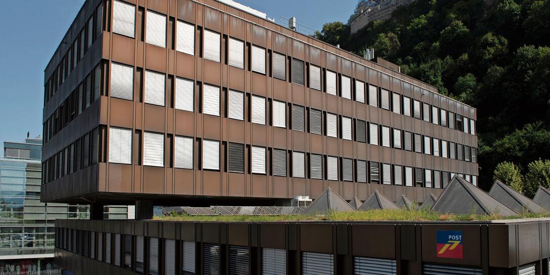 230824 post - Vaduz - Postgeb&auml;ude -  Hauptgeb&auml;ude - Aussen