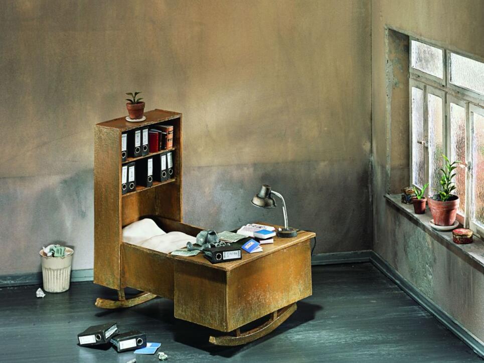 Die Installation "Büroschlaf" (2010) von Frank Kunert ist vom 3. Dezember 2017 bis 22. April 2018 in der Ausstellung "Cupboard Love" im Gewerbemuseum in Winterthur zu sehen.