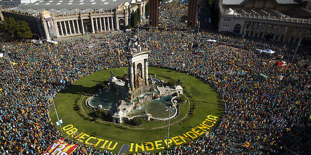 Hunderttausende Menschen sind in Barcelona für die Unabhängigkeit Kataloniens auf die Strasse gegangen.