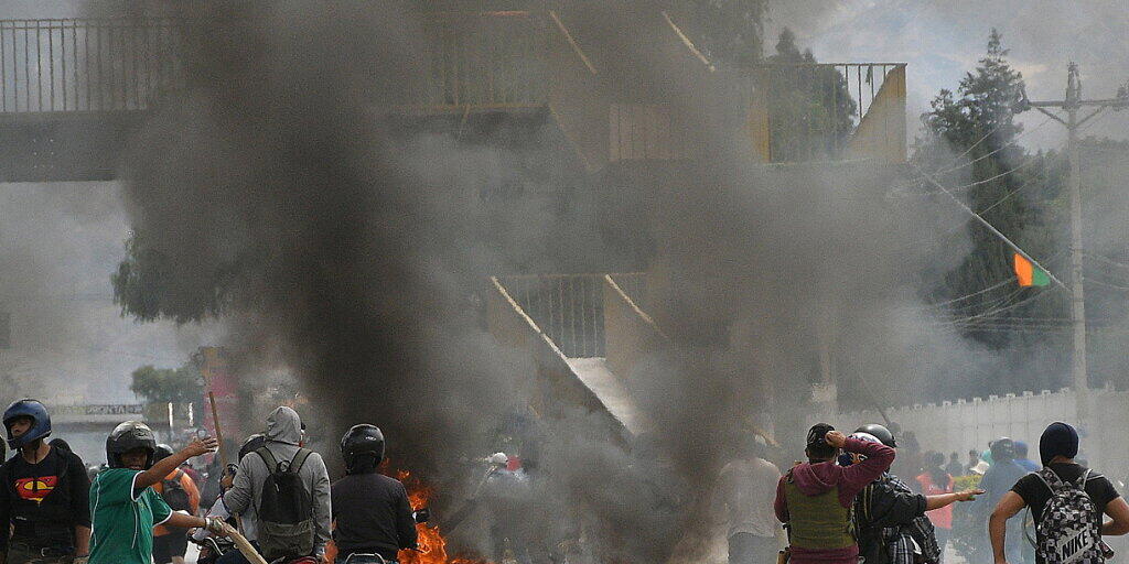 Bolivien findet keine Ruhe: Bei Ausschreitungen sind am Mittwoch zahlreiche Personen verletzt und ein Mann getötet worden.