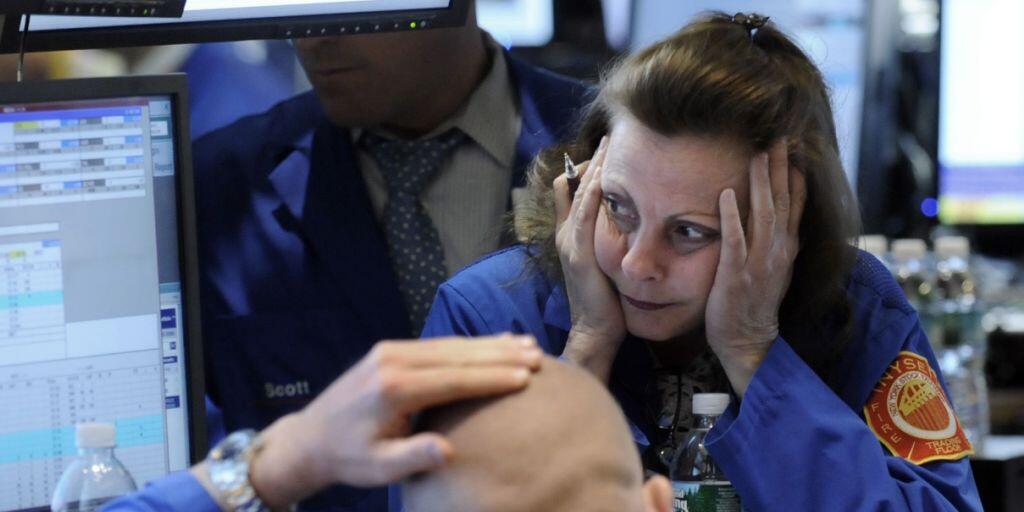 Geht es mit den Kursen in den nächsten Wochen aufwärts? Zwei Börsenhändler an der New York Stock Exchange (Archivbild). Geht es mit den Kursen in den nächsten Wochen aufwärts? Zwei Börsenhändler an der New York Stock Exchange (Archivbild).