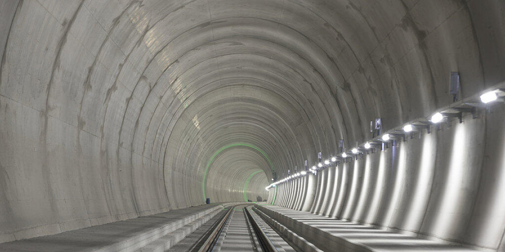 Schon weit fortgeschritten sind die Arbeiten in der Oströhre des Monte Ceneri-Basistunnels. Dank ihm und dem Gotthard-Basistunnel müssen Züge, welche die Schweiz in Nord-Süd-Richtung durchfahren, keine grösseren Steigungen mehr absolvieren.