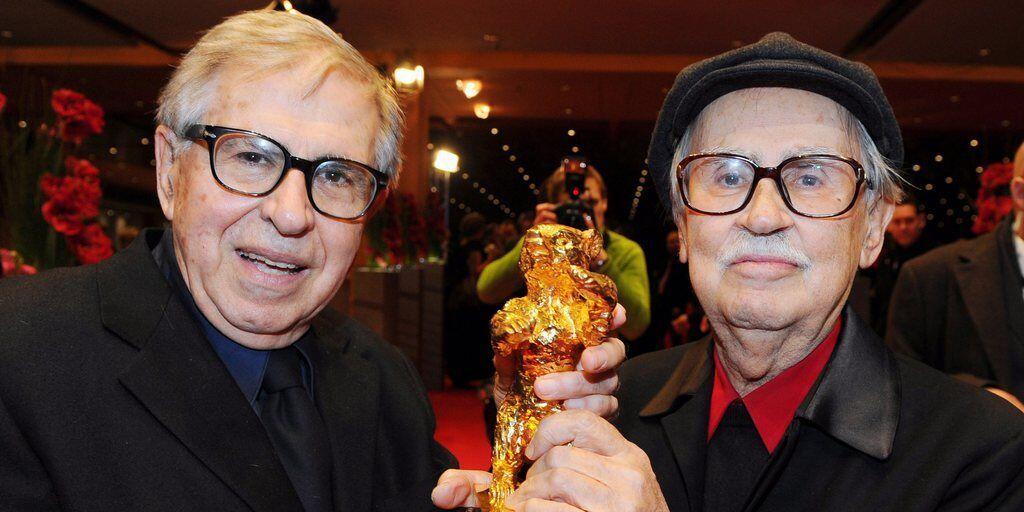 Die Gebrüder Taviani 2012 mit dem Goldenen Bären der Berlinale. Nun ist Vittorio Taviani (r) mit 88 Jahren gestorben.
