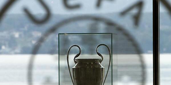 Die Champions-League-Trophäe am UEFA-Hauptsitz in Nyon.