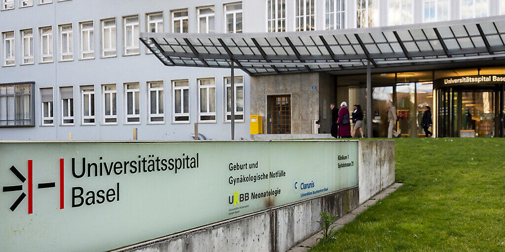 Die 67-jährige Coronavirus-Patientin starb am Donnerstag im Basler Universitätsspital. (Archivbild)