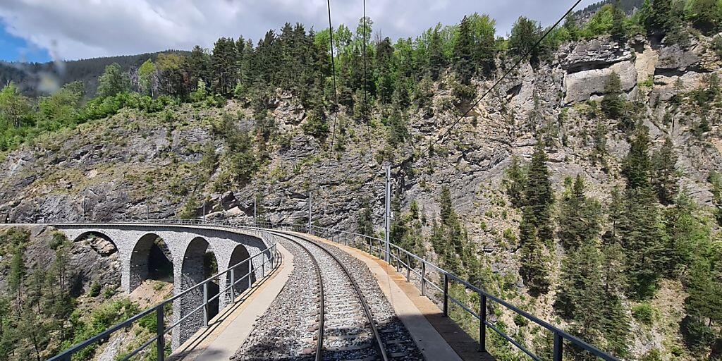 Die neue Sicht der Passagiere aus den RhB-Bahnwagen auf das bekannte Landwasserviadukt im Albulatal.
