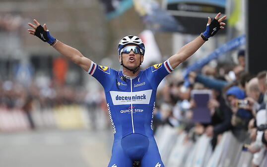 Der Tscheche Zdenek Stybar gewinnt in Belgien die 74. Ausgabe von Omloop Het Nieuwsblad, dem ersten Halbklassiker in diesem Frühjahr