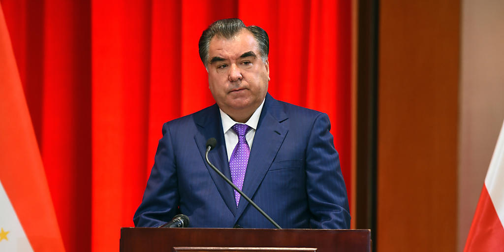Präsident Emomali Rachmon hat sich in Tadschikistan nach rund 25 Jahren Amtszeit per Referendum einen unbegrenzten Verbleib an der Macht gesichert.