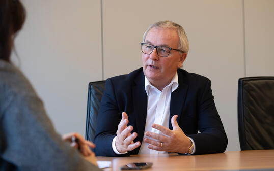 20230110 Interview mit Gerald Marxer im LKW in Schaan