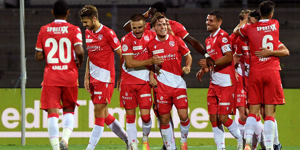 Die Thuner feierten Nias Heftis erstes Tor in der Super League Die Thuner feierten Nias Heftis erstes Tor in der Super League