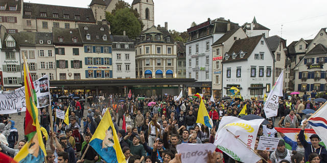 Kurden demonstrieren in Basel gegen IS Kurden demonstrieren in Basel gegen IS