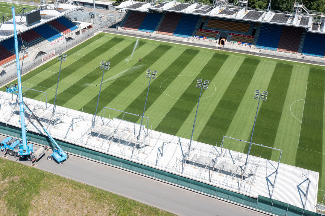 Installation neue Beleuchtung beim Rheinpark Stadion