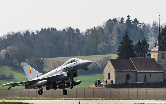Laut Verteidigungsministerin Viola Amherd braucht die Schweiz neue Kampfjets, um gegen unvorhersehbare Bedrohungen gewappnet zu sein. (Archivbild)