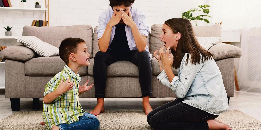 Mom is depressed by screaming children, siblings having quarrel Mom is depressed by screaming children, siblings having quarrel