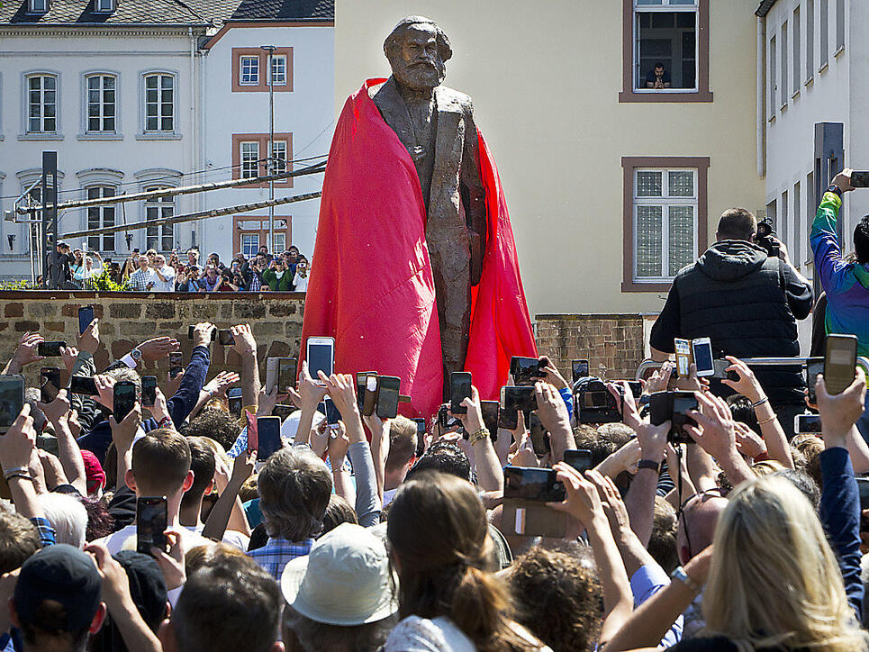 Geschenk aus China: Karl-Marx-Statue bei der Enthüllung in dessen Geburtsstadt Trier am Samstag.