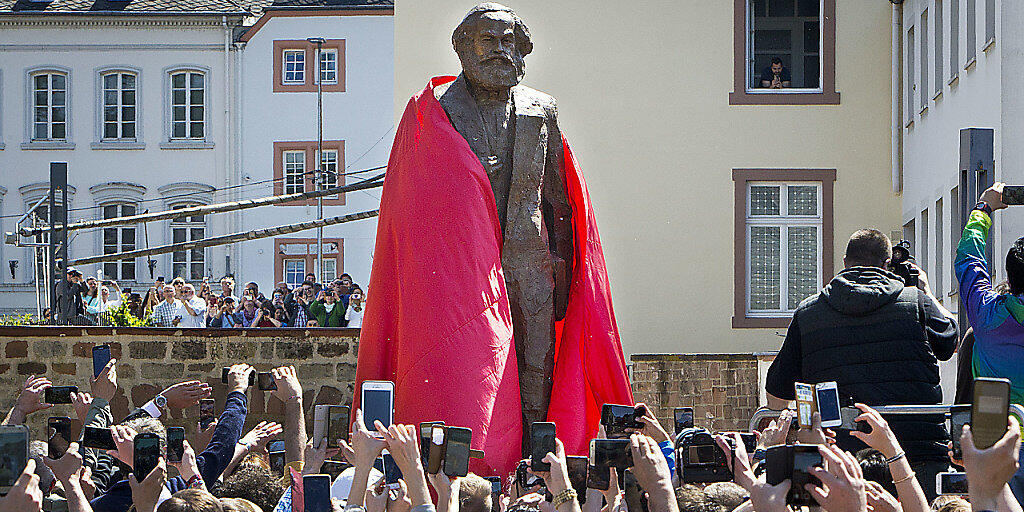 Geschenk aus China: Karl-Marx-Statue bei der Enthüllung in dessen Geburtsstadt Trier am Samstag.
