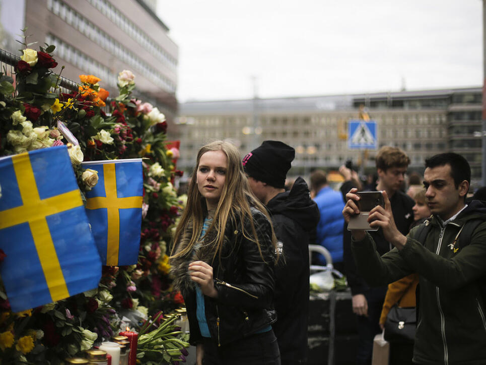 Die Anteilnahme der schwedischen Bevölkerung nach dem Lastwagen-Attentat im April 2017 war gross. Jetzt steht der geständige Täter vor Gericht. (Archiv)