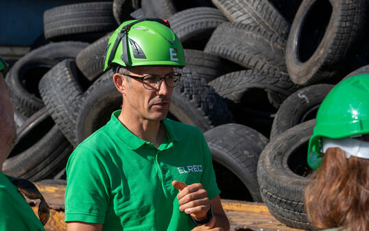 #nachhaltigkeitswoche23 #näherdran_eschen: Nachfrage nach Altreifenrecycling ist stark angestiegen. Was passiert damit? Gespräch mit Geschäftsführer Manuel Elkuch