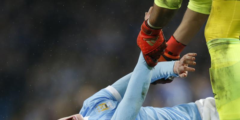 Kevin De Bruyne zog sich im Ligacup-Halbfinal gegen Everton eine Knieverletzung zu