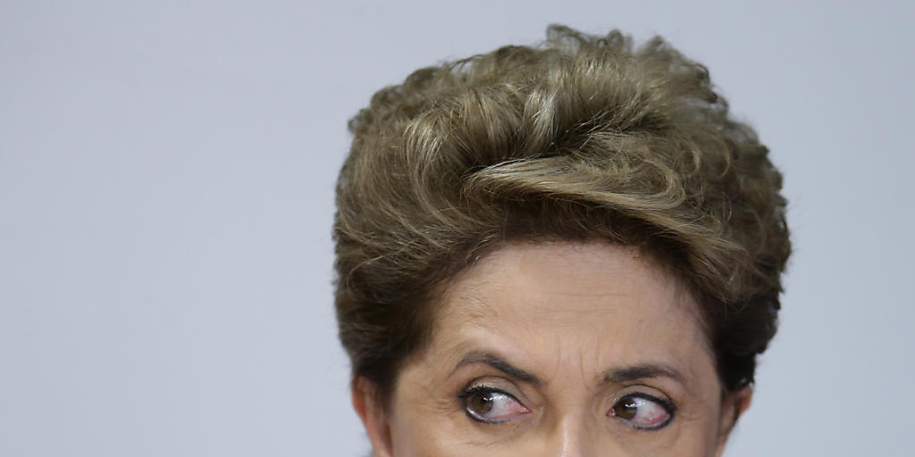 Die brasilianische Präsidentin Dilma Rousseff kämpft um ihr Amt.