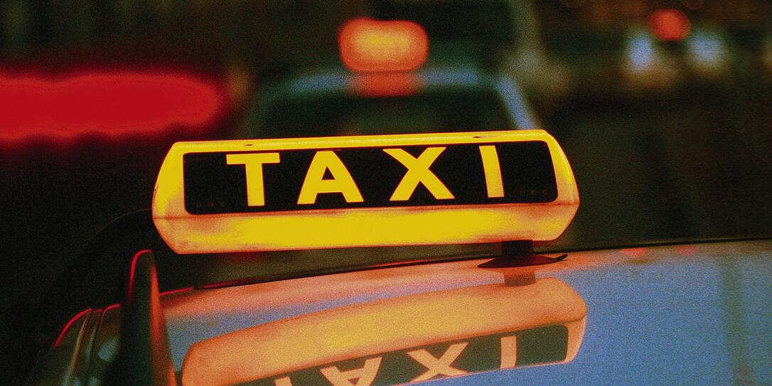 TAXIS, AUTO, AUTOS, TAXISCHILD, BELEUCHTUNG, TAXEN, SYMBOL, STRASSENVERKEHR TAXIS, AUTO, AUTOS, TAXISCHILD, BELEUCHTUNG, TAXEN, SYMBOL, STRASSENVERKEHR