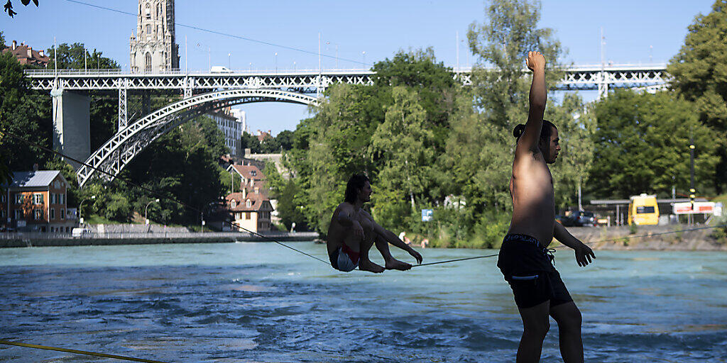 Bester Bade-Fluss der Welt: die Aare in Bern! Jedenfalls behauptet das der US-Nachrichtensender CNN - und dessen Korrespondenten kommen ja schliesslich ein bisschen herum.... Bester Bade-Fluss der Welt: die Aare in Bern! Jedenfalls behauptet das der US-Nachrichtensender CNN - und dessen Korrespondenten kommen ja schliesslich ein bisschen herum....