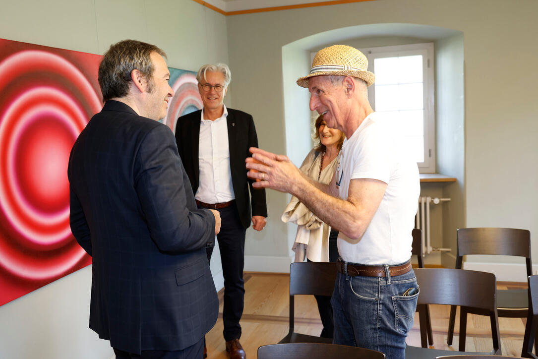 Vernissage &laquo;Interferenzen&raquo; mit Werken von Michael Tolloy und Patrick Kaufmann im Alten Pfarrhof  Balzers.