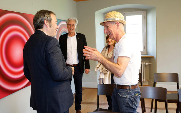 Vernissage &laquo;Interferenzen&raquo; mit Werken von Michael Tolloy und Patrick Kaufmann im Alten Pfarrhof  Balzers.