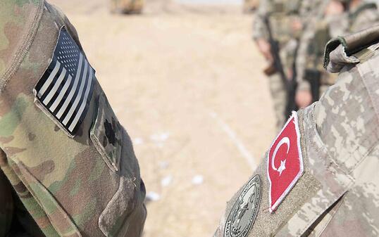 Die USA übergeben die Gebiete in Nordsyrien militärisch an die Türkei. Diese hat eine "Anti-Terror-Offensive" angekündigt. (Themenbild)