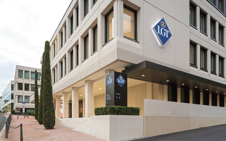 Renovierter Kundenbereich in der LGT Bank in Vaduz, Liechtenstein.