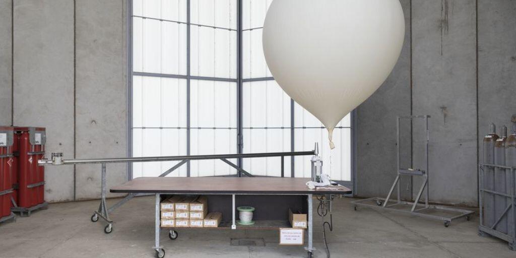 Ein Wetterballon, der Daten liefert für die Wetterprognose. Gut und schön. Aber die Daten, welche all die wegen dem Coronavirus nicht gestarteten Flugzeuge liefern sollten, fehlen jetzt den Meteorologen ganz wesentlich. (Archivbild) Ein Wetterballon, der Daten liefert für die Wetterprognose. Gut und schön. Aber die Daten, welche all die wegen dem Coronavirus nicht gestarteten Flugzeuge liefern sollten, fehlen jetzt den Meteorologen ganz wesentlich. (Archivbild)