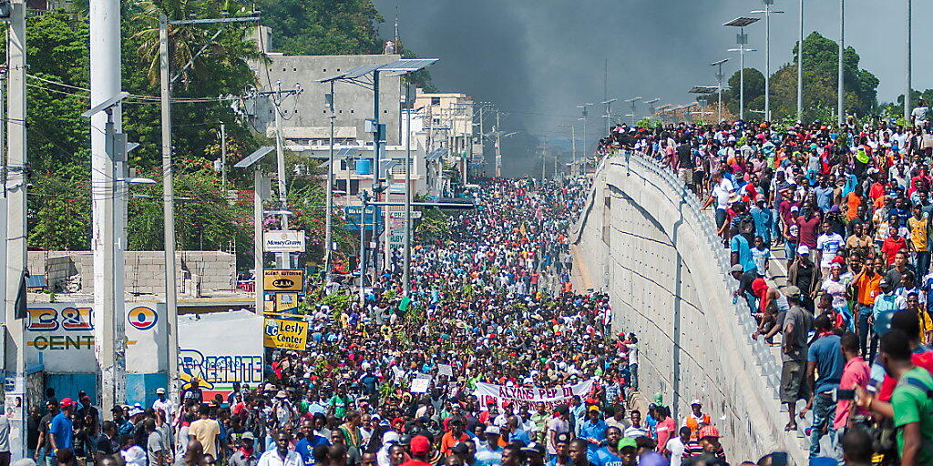 In Haiti sind am Donnerstag Tausende auf die Strasse gegangen, um gegen die dortige Regierung zu demonstrieren.