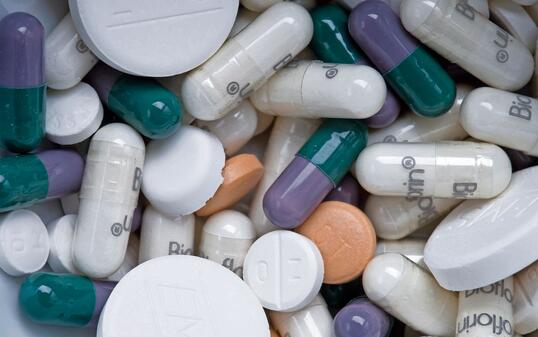 PILLE, PILLEN, MEDIKAMENT, MEDIKAMENTE, MEDIZIN, TABLETTE, TABLETTEN, KRANK, KRANKHEIT, KAPSEL, KAPSELN,